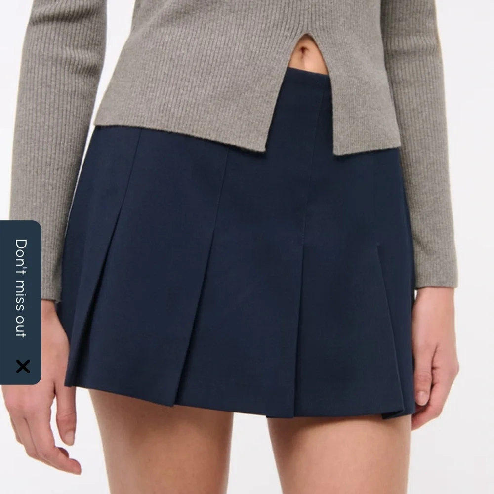 Abercrombie Mid-Rise Pleated Mini Skirt - Dark Indigo - Picture 2 of 4